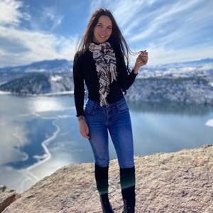 Meet your Posher, Alexis